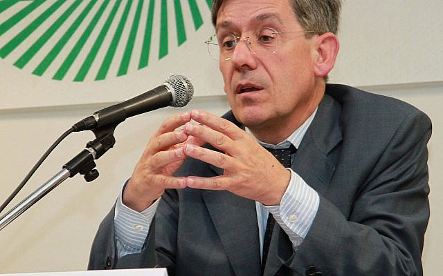 Le député français Charles Amédée du Buisson de Courson, en 2002. (Crédit : CC BY-SA 3.0)
