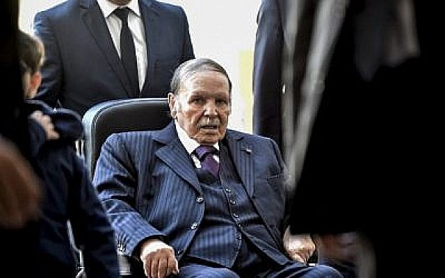 Le président algérien Abdelaziz Bouteflika, en 2017. (Crédit : RYAD KRAMDI / AFP)