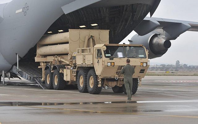 Le système de défense antibalistique américain Terminal High Altitude Area Defense (THAAD). (Crédit: US Army Europe)