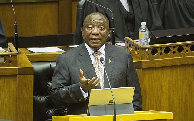 Le Président sud-africain Cyril Ramaphosa lors de son discours à la Nation au Parlement, au Cap, le 7 février 2019. (Crédit : Rodger Bosch, Pool via AP)
