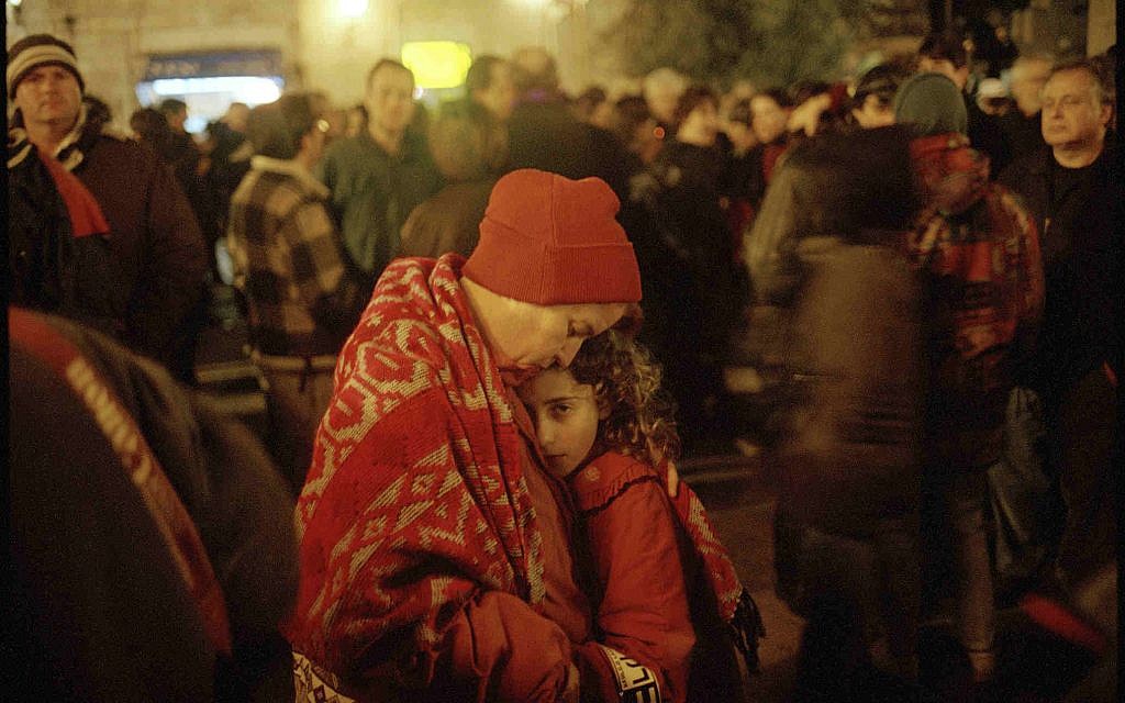 Manifestation La Paix maintenant, Jérusalem, février 2001. © Thomas Dworzak / Magnum Photos / Courtesy CLAIRbyKahn