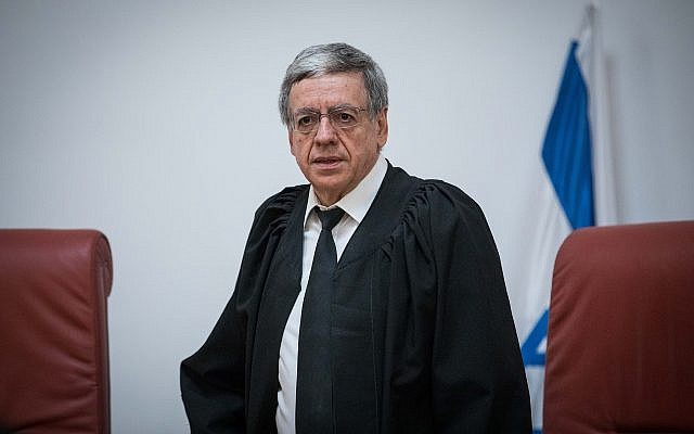 Le magistrat à la cour suprême Meni Mazuz à la cour suprême de Jérusalem, le 22 mars 2019 (Crédit : Yonatan Sindel/Flash90)