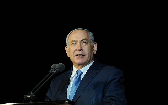 Le Premier ministre Benjamin Netanyahu s’exprime lors d’une cérémonie de fin de formation pour des cadets de la marine israélienne à Haïfa, le 6 mars 2019 (Crédit : Meir Vaknin/Flash90)