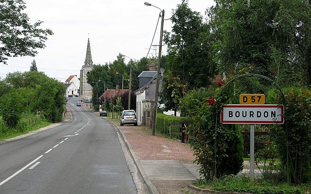 L'entrée dans la commune de Bourdon. (Crédit photo : CC BY-SA 3.0 / Wikipedia)