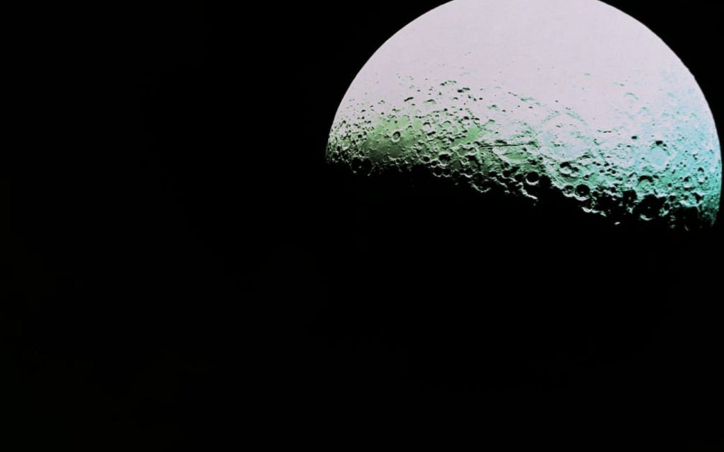 La sonde Bereshit photographie la face cachée de la lune le 10 avril 2019 à une distance de 2 500 km. (Crédit : Ingénieurs Bereshit)