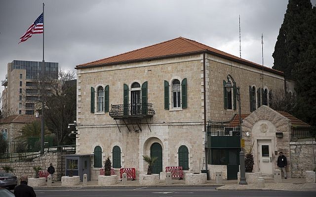 Le bâtiment du consulat général des États-Unis à Jérusalem, le 4 mars 2019. (Crédit : Ariel Schalit/AP)