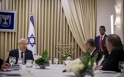 Les membres du parti du Likud rencontrent le président Reuven Rivlin à la résidence du président de Jérusalem, le 15 avril 2019. (Crédit : Yonatan Sindel/Flash90)