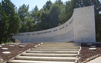 Le Mémorial de la déportation des Juifs de France de Roglit. (Crédit photo : Wikipédia/Domaine public)