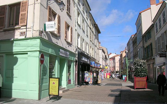 La rue du Maréchal Foch, à Roanne (Loire). (Crédit photo : Wikipédia / CC BY-SA 3.0)