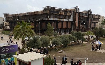 Les ruines de la bibliothèque du quartier de Faysaliyah, à Mossoul, le 17 avril 2019. (Crédit : Zaid AL-OBEIDI / AFP)