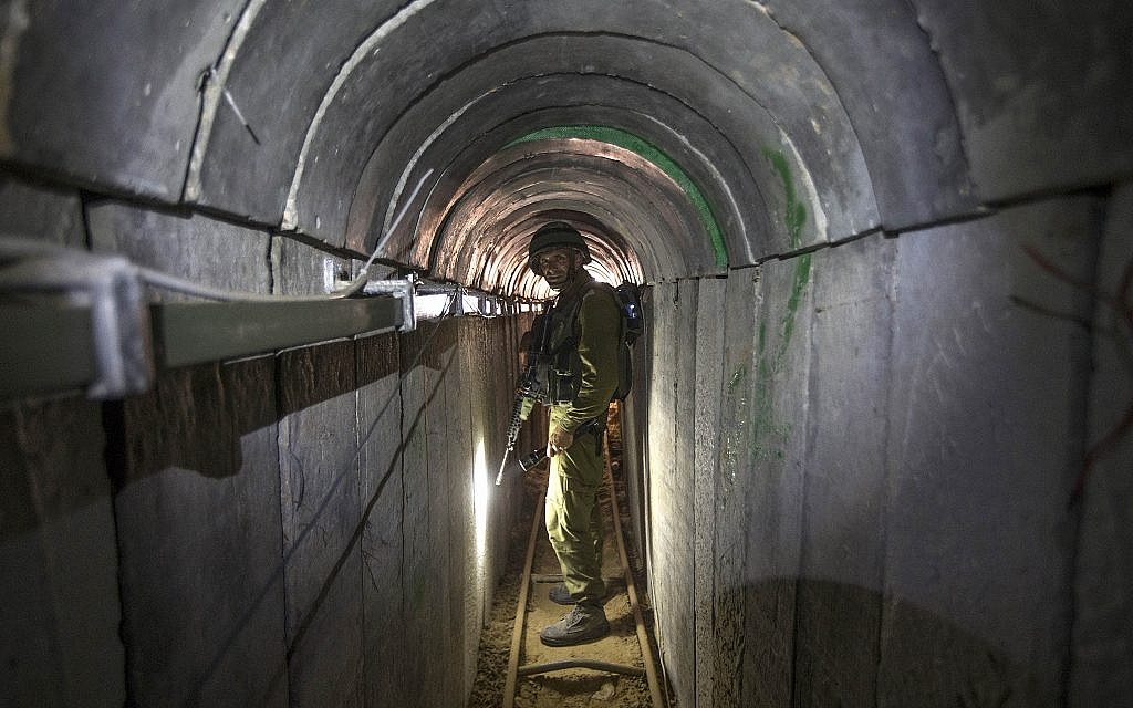 Photo prise à l'intérieur d'un tunnel terroriste du Hamas que l'armée israélienne a détruit lors de frappes aériennes le 29 mai 2018. L'armée a indiqué que le tunnel s'étendait de l'Égypte à Israël en passant par Gaza. (Avec l'aimable autorisation de Tsahal)