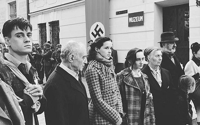 Le casting d’Eva Stories, un compte Instagram qui narre le quotidien d’une jeune fille juive durant la Seconde Guerre mondiale. (Crédit photo : capture d’écran de la Douzième chaine)