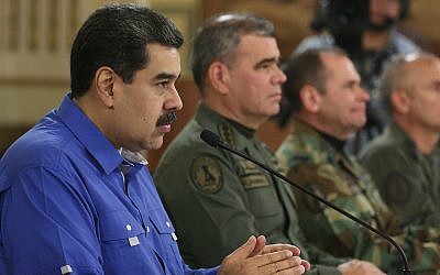 Le président vénézuélien Nicolas Maduro pendant un discours télévisé au palais présidentiel de Miraflores à Caracas, au Venezuela, le 30 avril 2019. (Crédit : Miraflores Press Office via AP)
