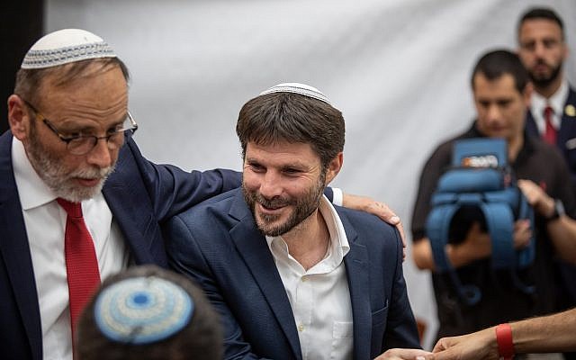 Bezalel Smotrich, député de l'Union des partis de droite, arrive à la célébration du Jour de Jérusalem à la Mercaz HaRav Yeshiva à Jàrusalem, le 2 June 2019. (Aharon Krohn/Flash90)