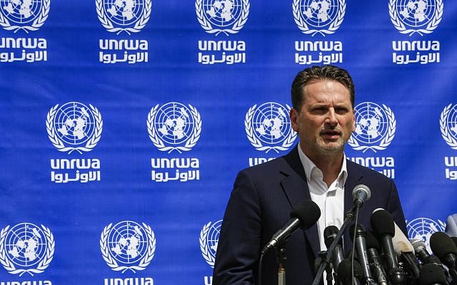 Pierre Krahenbuhl, chef de l'Office de secours et de travaux des Nations Unies pour les réfugiés palestiniens (UNRWA), s'exprime lors d'une conférence de presse à Gaza ville le 23 mai 2019. (MOHAMMED ABED / AFP)