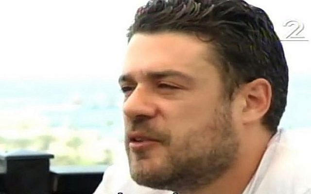 Le hacker franco-israélien Gregory Chelli dans une interview à la Deuxième Chaîne, en juillet 2017. (Capture d'écran : Channel 2)