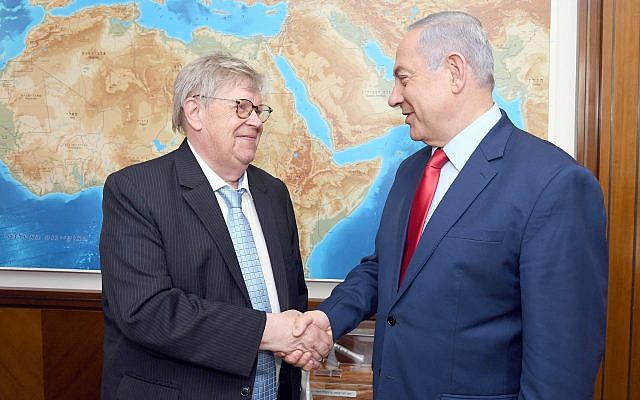Le premier minster Benjamin Netanyahu rencontre Olli Heinonen, l'ancien assistant du chef de l'AIEA à son bureau de Jérusalem le 6 juin 2019.  (Haim Zach/GPO)