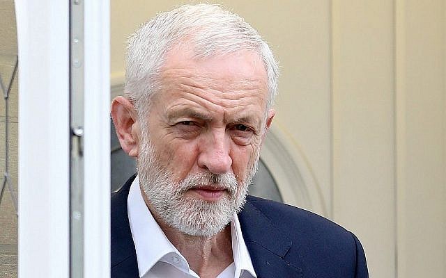 Le chef du Parti travailliste britannique Jeremy Corbyn quitte sa maison dans le nord de Londres, le 12 juin 2019. (Isabel Infantes/AFP)