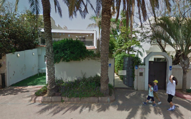 L’entrée de la synagogue Ahavat Israel, située au 90 rue Wingate, à Herzliya. (Capture d’écran Google Maps)