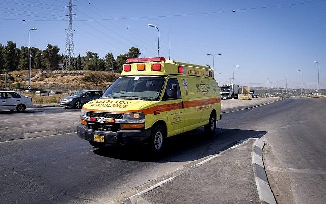 Photo d'illustration d'une ambulance du Magen David Adom. (Crédit : Gershon Elinson/Flash90)