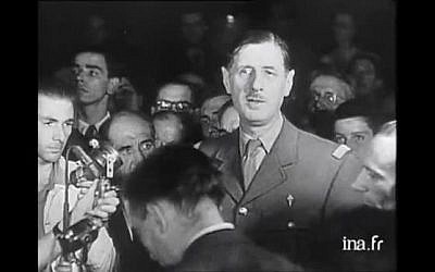 Le général De Gaulle lors de son discours de la libération de Paris. (Crédit photo : INA)