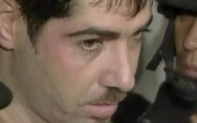 Le boss de la pègre israélienne Ben Suthi extradé de Mexico vers Israël en 2004. (Capture d'écran : Treizième chaîne)