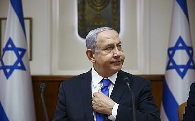 Le Premier ministre Benjamin Netanyahu préside la réunion hebdomadaire du cabinet dans son bureau à Jérusalem, le 30 juin 2019. (Oded Balilty / AP)
