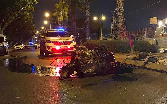 Un accident de voiture mortel à Ashkelon, le 29 août 2019. (Crédit : police israélienne)
