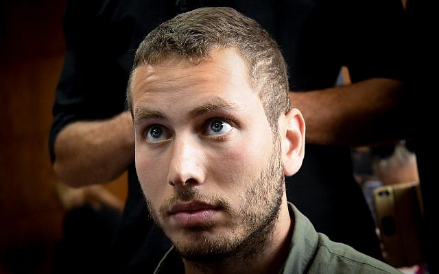 Avner Netanyahu, le fils du Premier ministre Benjamin Netanyahu, lors d'une audience au tribunal concernant sa demande d'éloignement à l'encontre de l'activiste Barak Cohen, au Tribunal de Tel Aviv, le 4 août 2019. (Flash90)