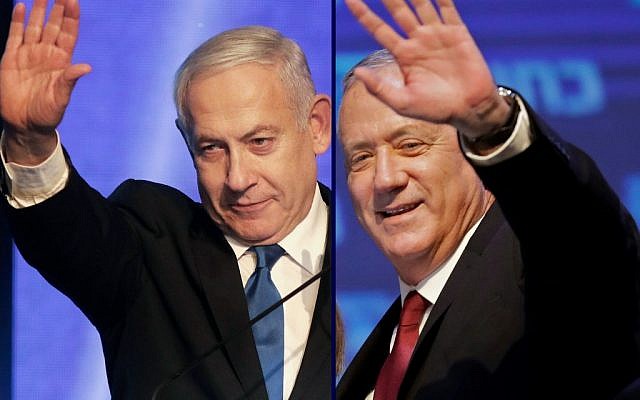 (COMBO) Cette image composite créée le 18 septembre 2019 montre Benny Gantz (à droite), leader et candidat de Kahol Lavan, saluant ses partisans à Tel Aviv tôt le 18 septembre 2019, et Benjamin Netanyahu, Premier ministre israélien, s'adressant à ses partisans au siège électoral du Likud à Tel Aviv tôt le 18 septembre 2019. (Emmanuel DUNAND, Menahem KAHANA / AFP)