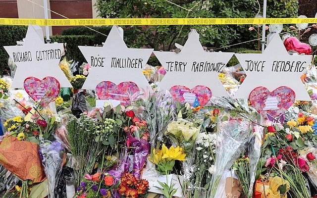 Un mémorial pour les victimes de la tuerie de la Synagogue Arbre de vie à Pittsburgh. (Hane Grace Yagel via JTA)