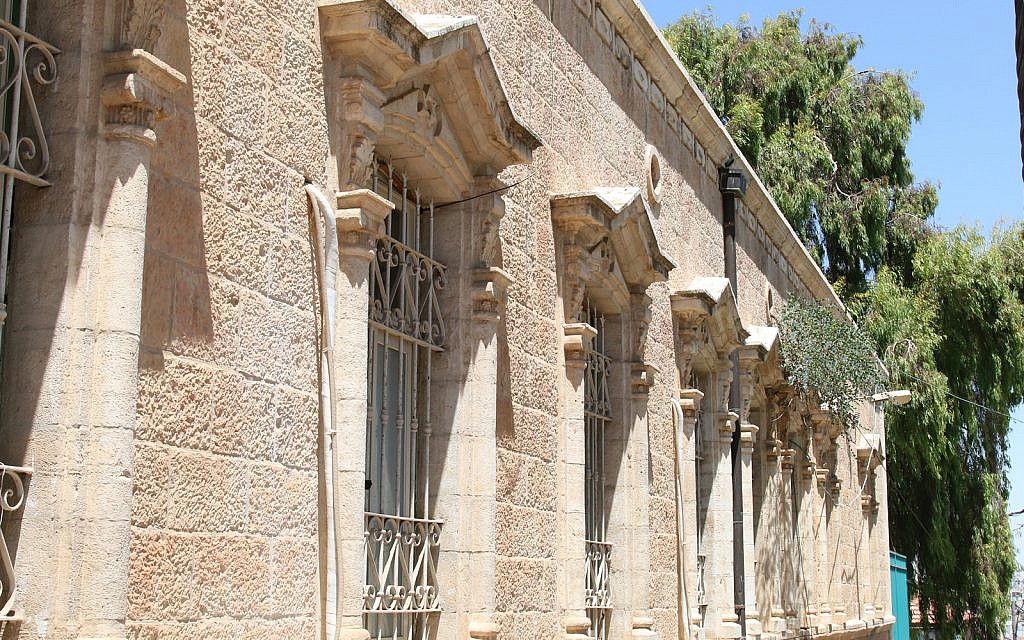 Beit Davidoff a été construit au début du 20ème siècle et héberge dorénavant un centre communautaire (Crédit : Shmuel Bar-Am)