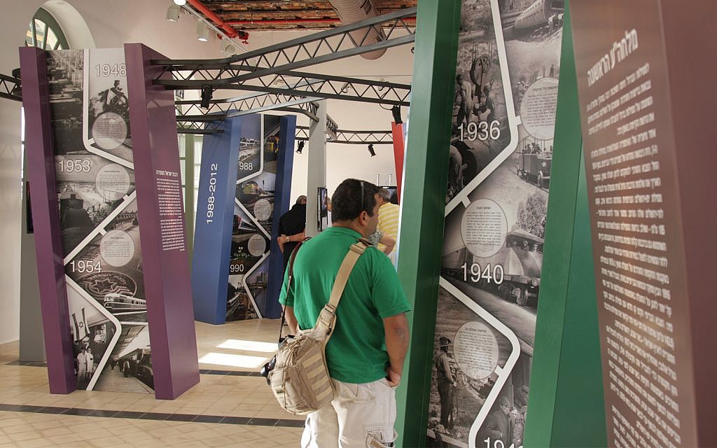 Une exposition historique à la First Station de Jérusalem (Crédit : Shmuel Bar-Am)