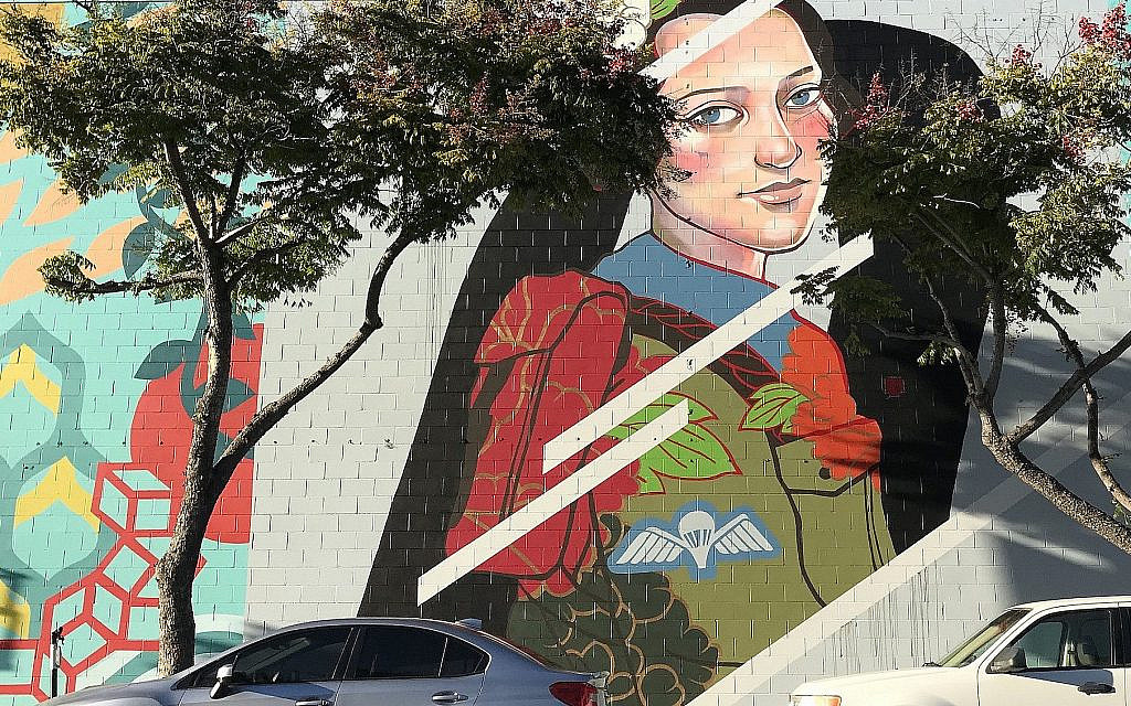 Julie Robertson a peint une murale de Hannah Senesh au centre-ville de San Diego. (Avec l'aimable autorisation de Robertson)