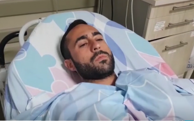Elazar Hazut, blessé par la foudre, s'adresse aux journalistes depuis son lit d'hôpital au centre médical de Barzilai, le 15 octobre 2019. (Capture d'écran/Ynet)