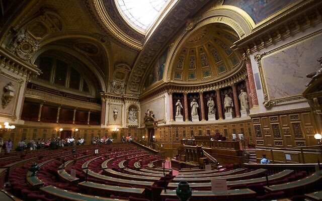 L'hémicycle du Sénat français en septembre 2009. (Crédit : Romain Vincens / Wikimédia / CC BY-SA 3.0)