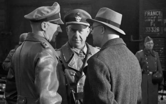 Des officiers nazis à la gare de Marseille au départ d’un convoi de déportation, en juillet 1943. (Crédit : ZADIG PRODUCTION/LES FILMS DE L'AQUEDUC)