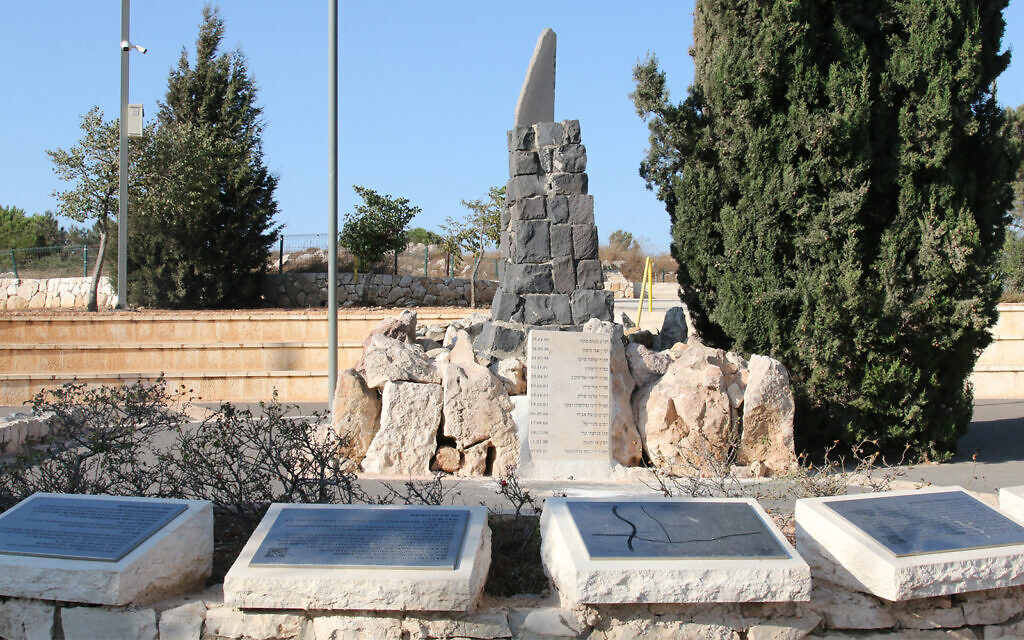 Le mémorial Duchifat dédié aux soldats israélien morts au combat situé à Pisgat Zeev, à Jérusalem. (Crédit : Shmuel Bar-Am)