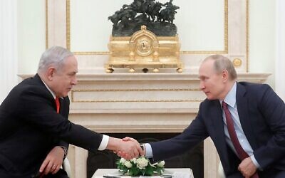 Le président russe Vladimir Poutine rencontrant le Premier ministre Benjamin Netanyahu, au Kremlin à Moscou, le 30 janvier 2020. (Crédit : Maxime Shemtov/POOL/AFP)