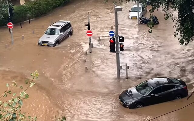 Les inondations dans le sud de Tel Aviv, le 4 janvier 2020 (Capture d'écran: YouTube / Almog Tsadok)