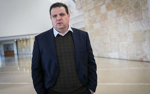 Le chef du parti de la Liste arabe unie, le député Ayman Odeh, à la Cour suprême de Jérusalem, le 5 février 2020. (Yonatan Sindel/Flash90)
