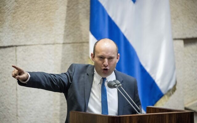 Le ministre de la Défense Naftali Bennett pendant un débat, à la Knesset, sur les escalades récentes de violence à Gaza, le 10 février 2020 (Crédit : Yonatan Sindel/Flash90)