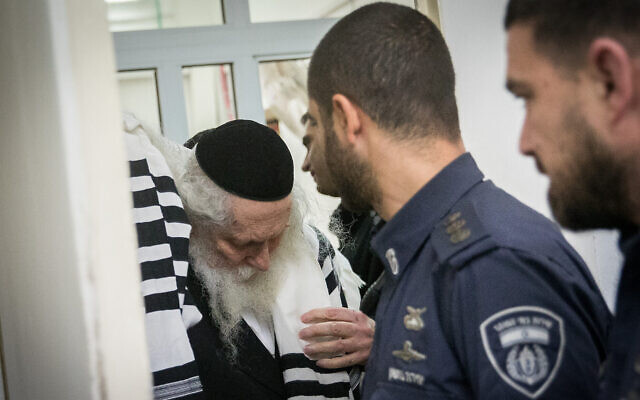 Le rabbin Eliezer Berland lors d'une audience du triubunal à la cour des magistrats de Jérusalem, le 20 février 2020 (Crédit : Yonatan Sindel/Flash90 )