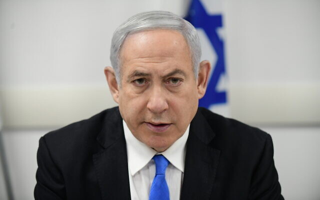 Le Premier ministre Benjamin Netanyahu assiste à une réunion au ministère de la Santé à Tel Aviv, le 23 février 2020. (Tomer Neuberg/Flash90)