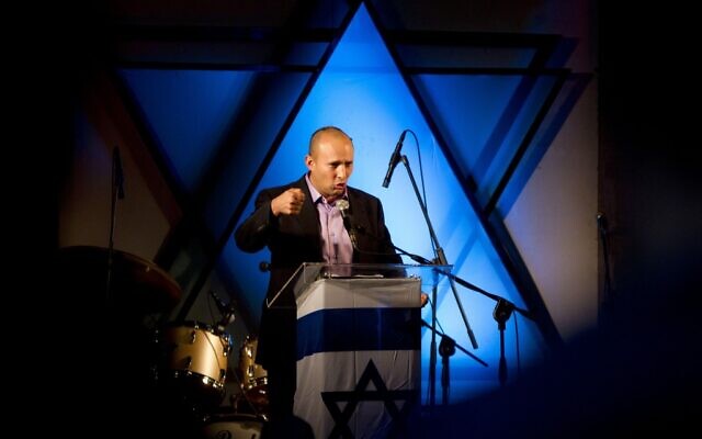 Naftali Bennett prononce un discours dans une yeshiva à Ashdod, le 27 décembre 2012. (Ariel Schalit/AP/Fichier)