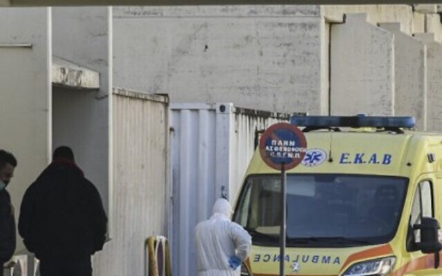 L'entrée des urgences du CHU de Patras à Rio, en périphérie de Patras, dans le sud-ouest de la Grèce, où trois patients atteints du COVID-19 sont hospitalisés, 5 mars 2019. (Crédit Eurokinissi / AFP)