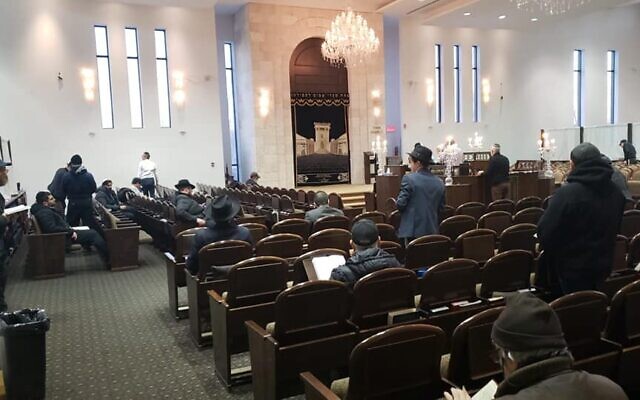 La congrégation Beth Chabad de Côte-Saint-Luc, dans l’ouest de l’île de Montréal. (Crédit : Beth Chabad C.S.L. / Facebook)