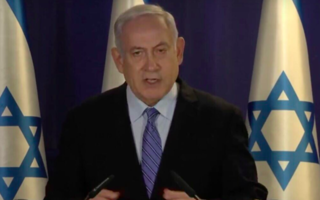 Conférence de presse du Premier ministre Benjamin Netanyahu depuis sa résidence à Jérusalem, le 30 mars 2020 (Crédit : capture d'écran YouTube)