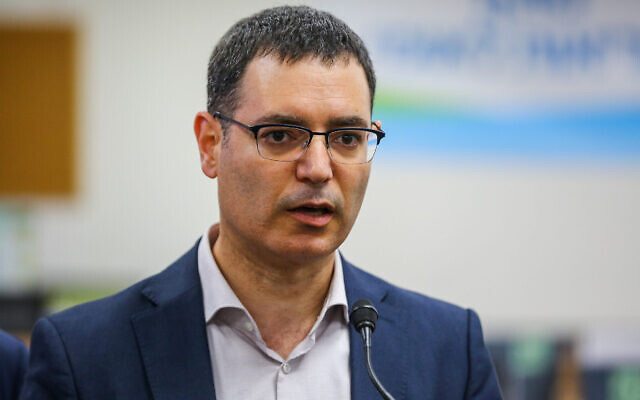 Le directeur général du ministère de la Sant Moshe Bar Siman Tov à Kiryat Malachi, le 1er mars 2020. (Crédit : Flash90)