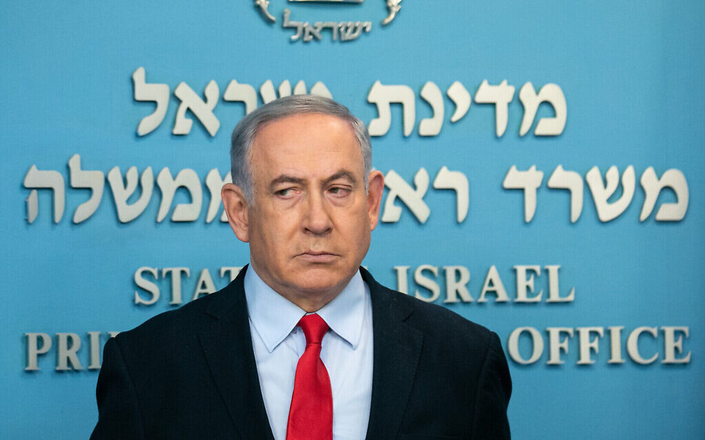 Le Premier ministre Benjamin Netanyahu tient une conférence de presse au Bureau du Premier ministre, le 12 mars 2020. (Crédit : Olivier Fitoussi/Flash90)